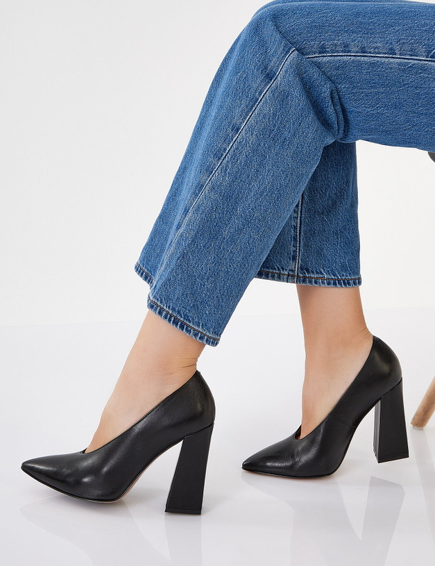 Черные кожаные женские туфли MASCOTTE 100-122411-3501M | ракурс 1