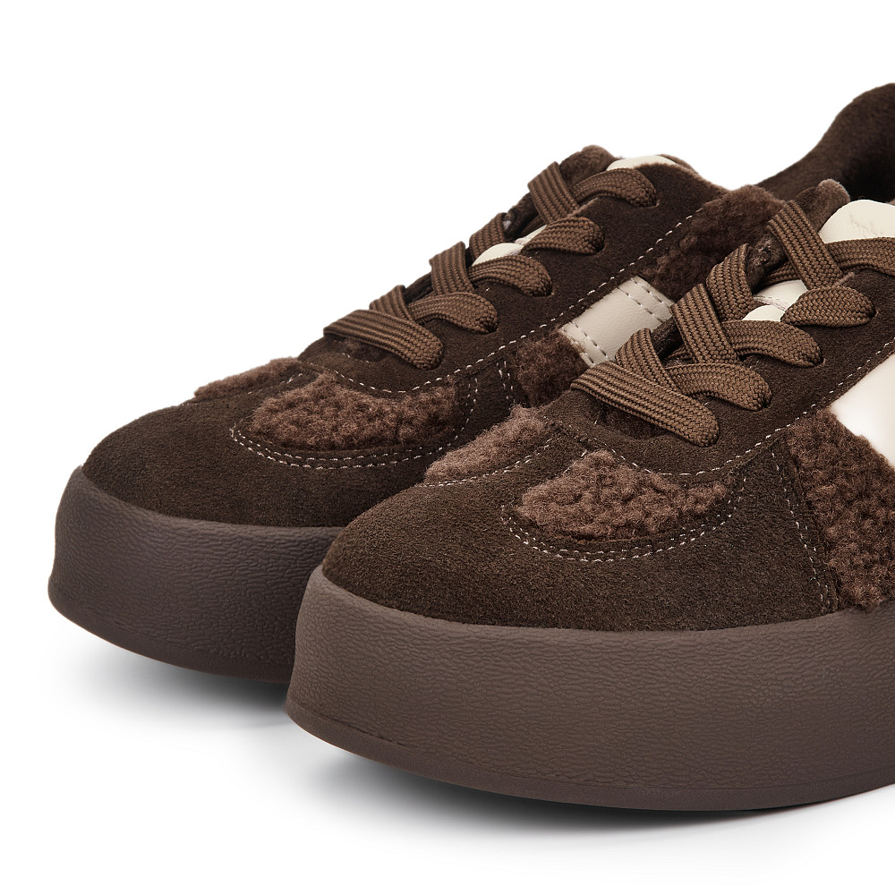 

Bridget, Коричневый