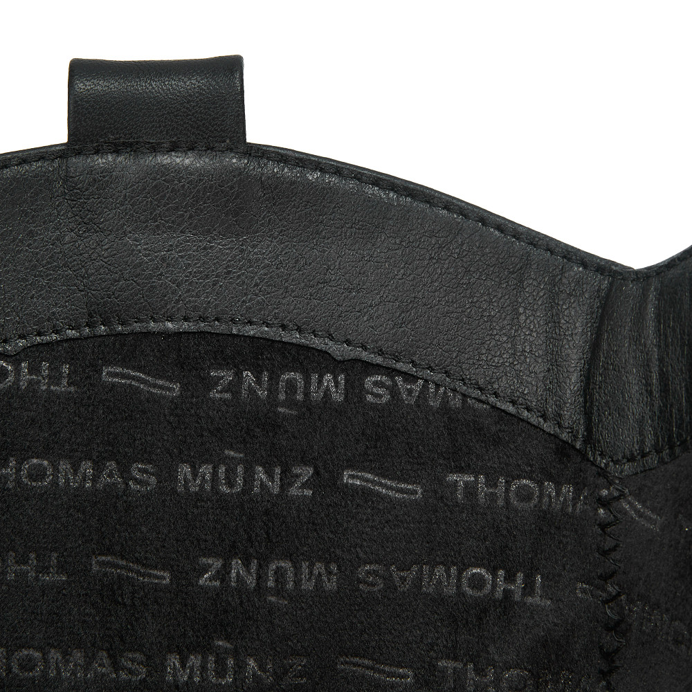 

Thomas Munz, Черный