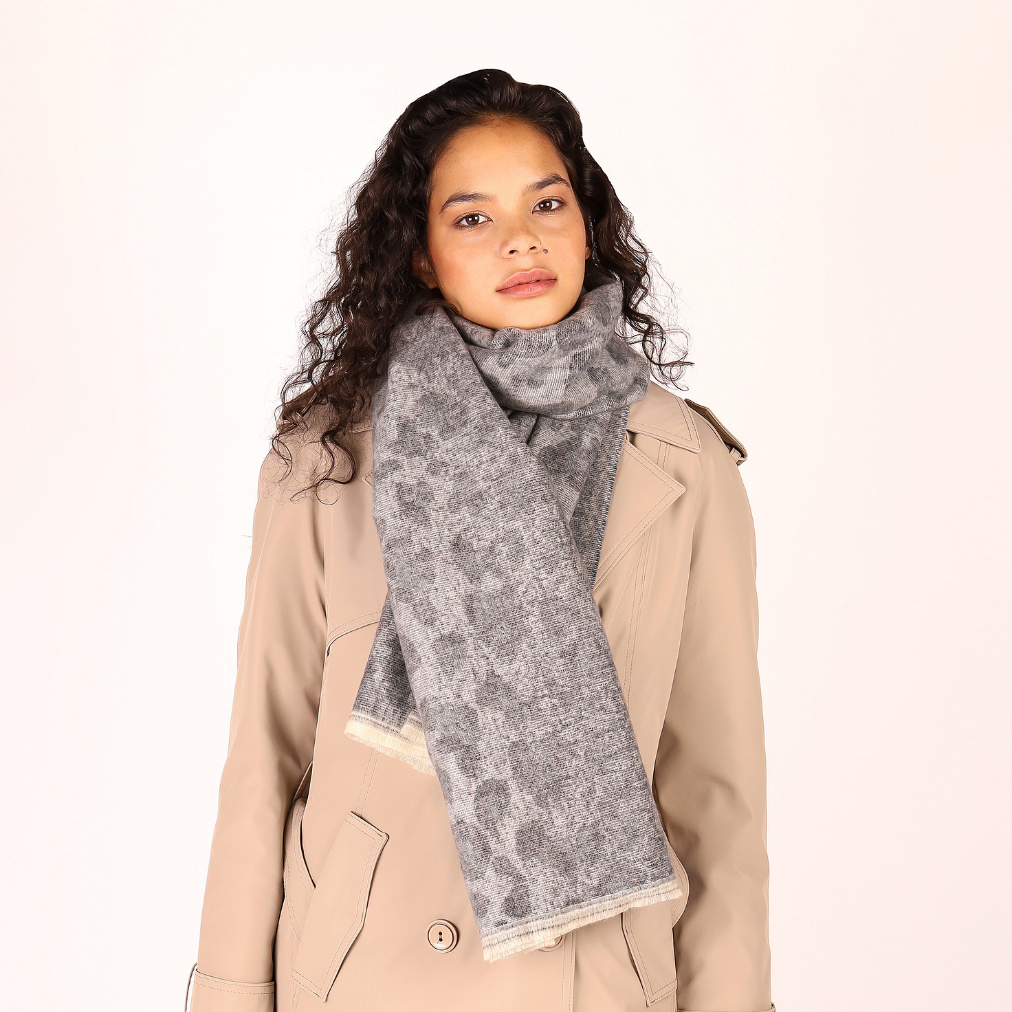 Палантин женский ZENDEN YU-42-47098-007 фото