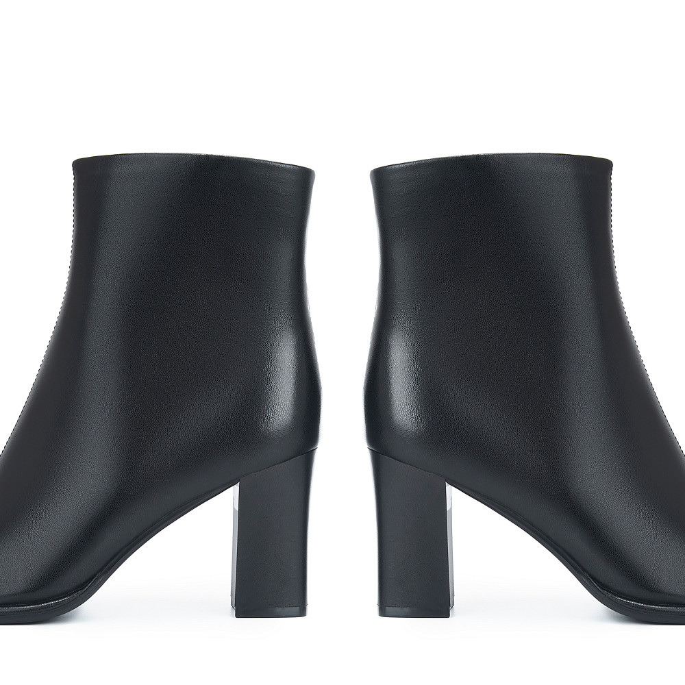 

Thomas Munz, Черный