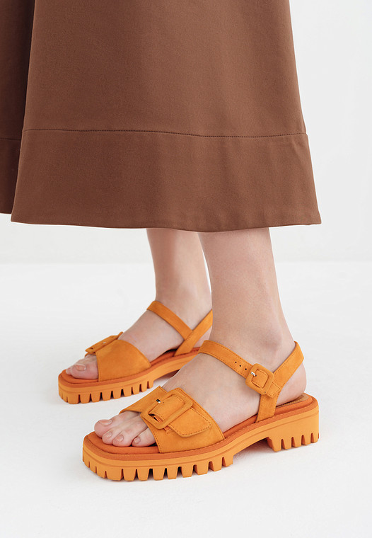 Оранжевые женские сандалии из велюра