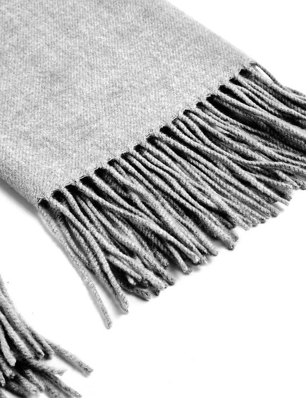 Серый женский шарф MASCOTTE 766-2222-2410 | ракурс 3