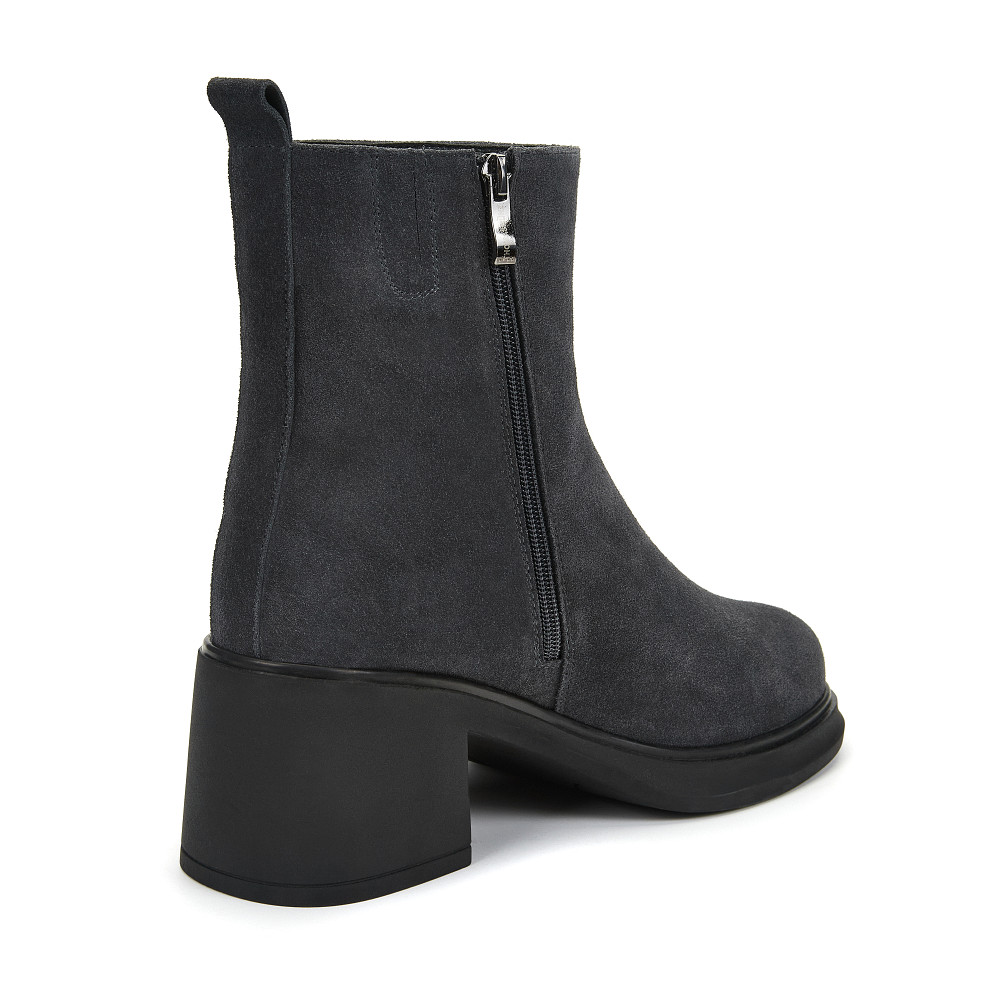 

Thomas Munz, Серый