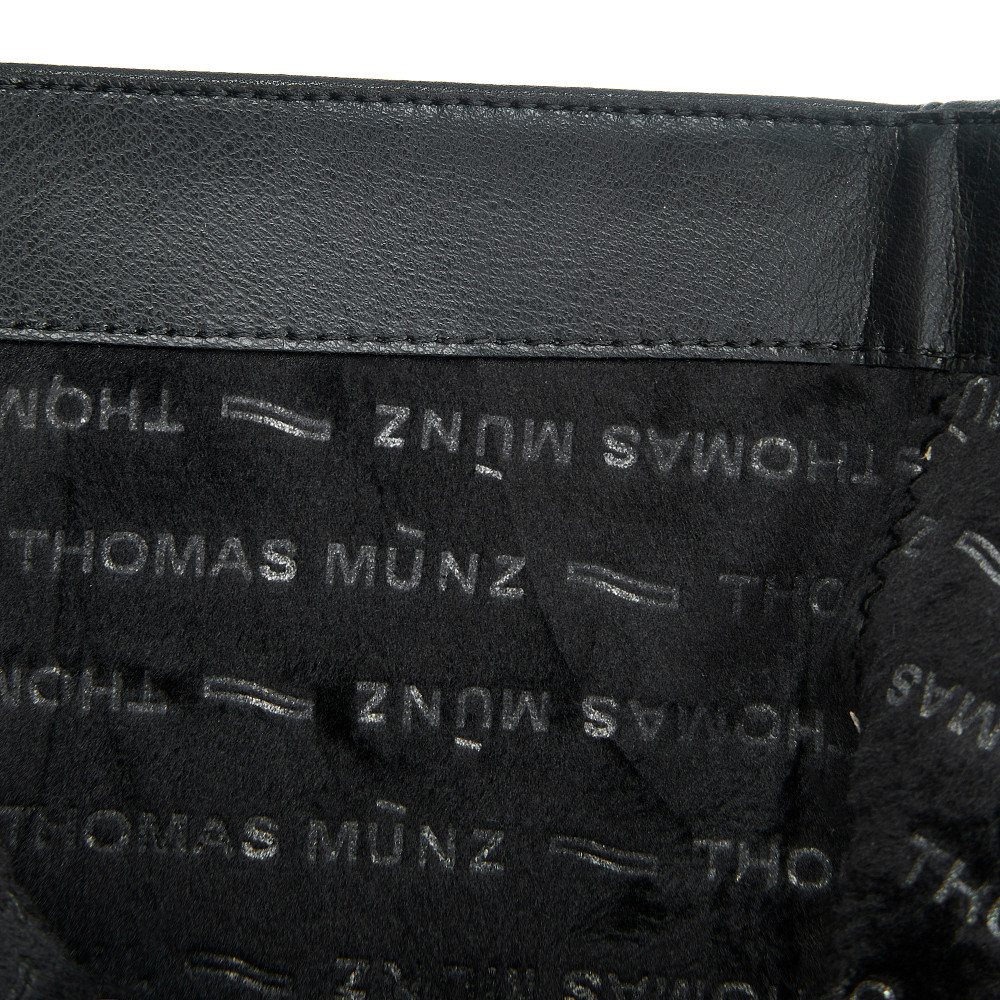 

Thomas Munz, Черный