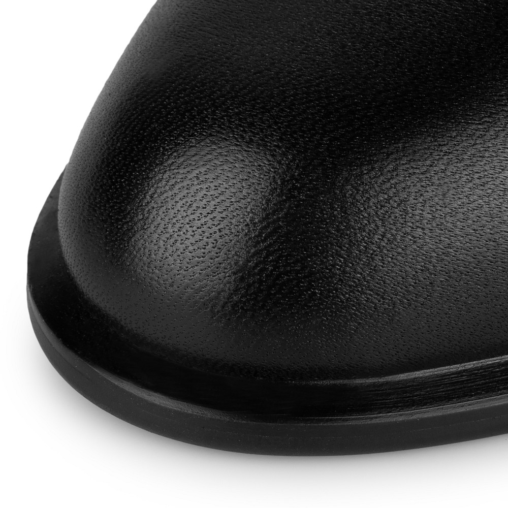 

Thomas Munz, Черный