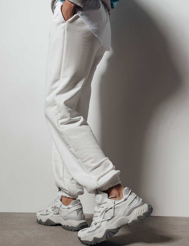 Белые массивные женские кроссовки MASCOTTE 64-310122-0201 | ракурс 2