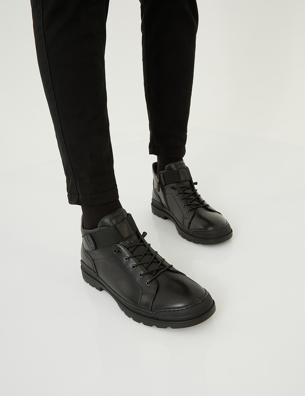 Черные мужские ботинки на резинке MASCOTTE 58-124223-0102 | ракурс 1