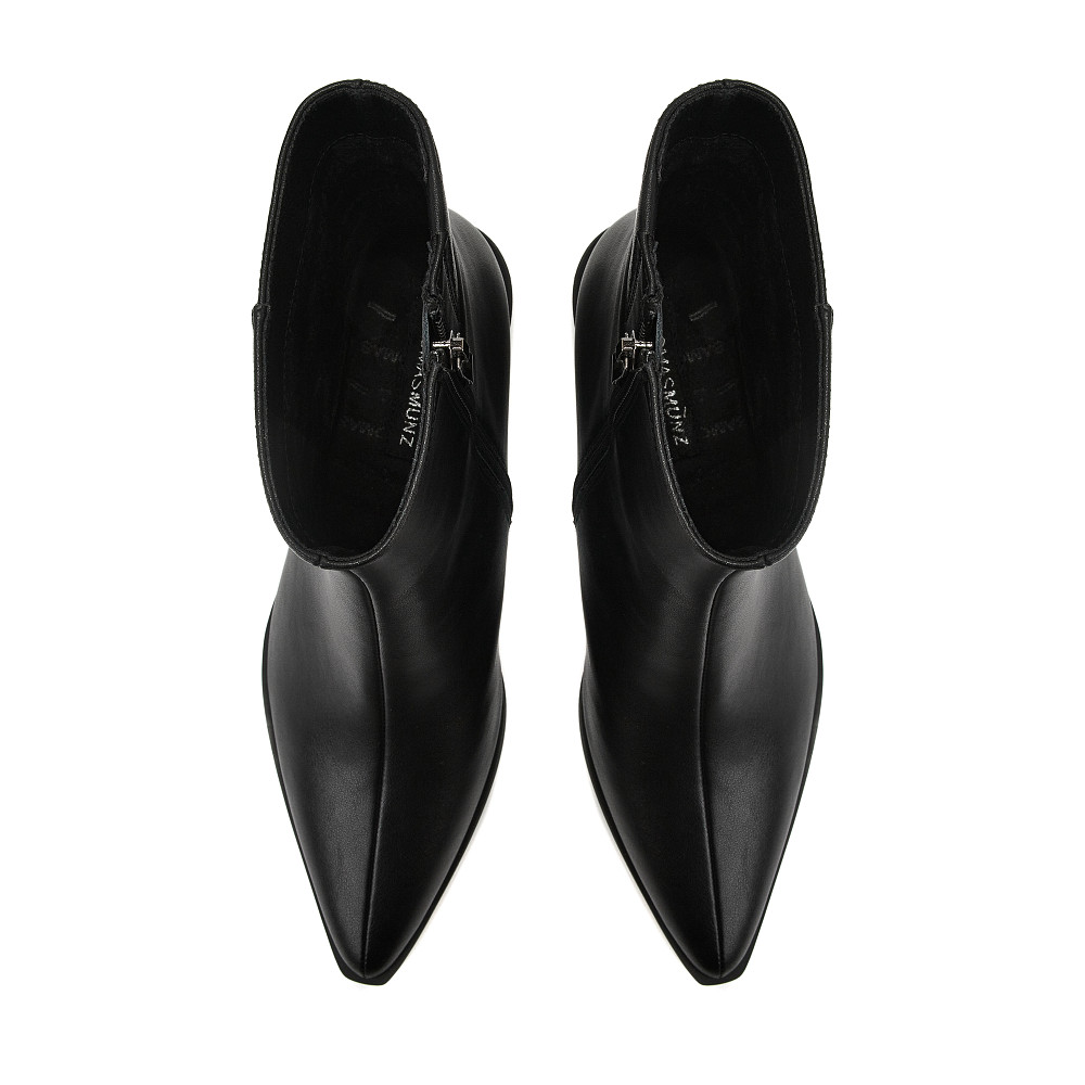 

Thomas Munz, Черный