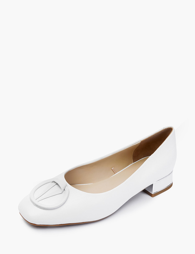 Белые женские туфли на низком каблуке MASCOTTE 126-210511-0501 | ракурс 2