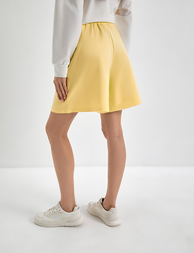 Широкие женские шорты желтого цвета MASCOTTE 790-3111-2618 | ракурс 5