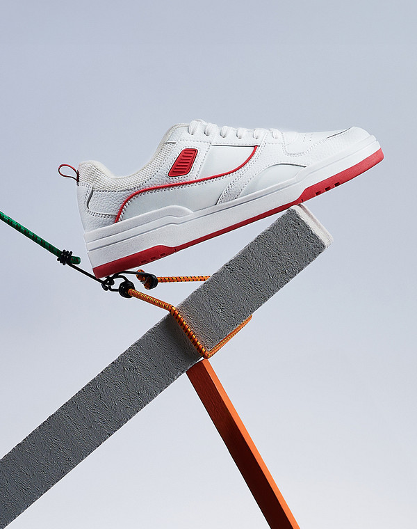 Белые мужские кроссовки