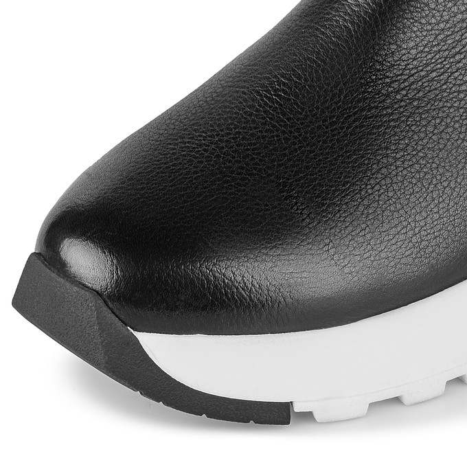 Черные кожаные женские ботинки «Саламандер» на платформе