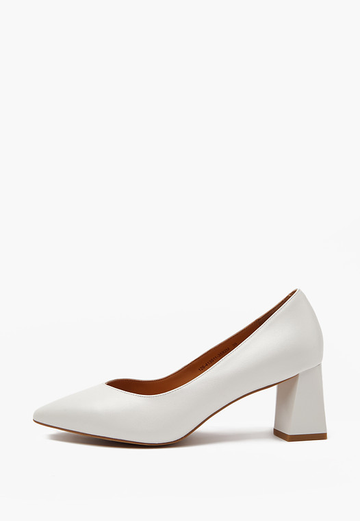 Белые женские туфли на квадратном каблуке