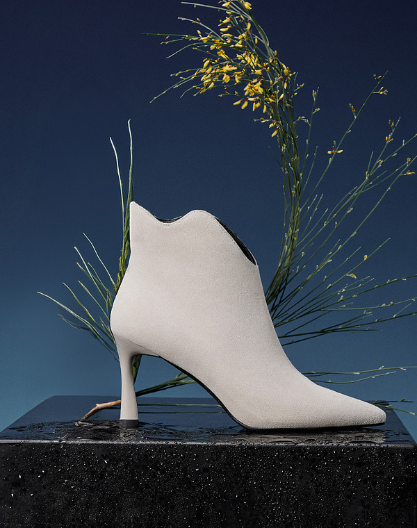 Молочные  женские ботильоны