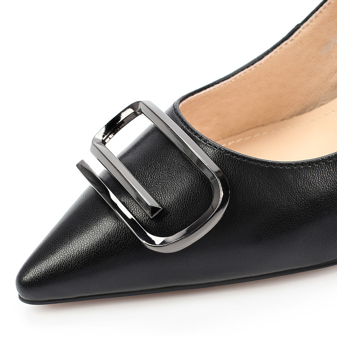 Черные кожаные женские туфли с фигурным каблуком "Томас Мюнц"