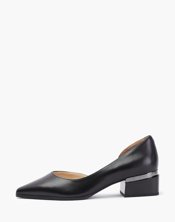 Черные женские туфли на фактурном каблуке
