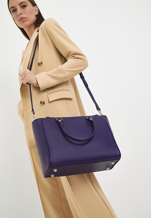 Кожаная женская сумка фиолетового цвета