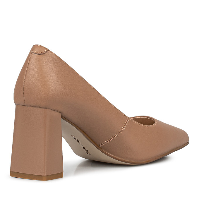 Бежевые женские туфли из кожи с острым мыском и высоким устойчивым каблуком «Томас Мюнц»