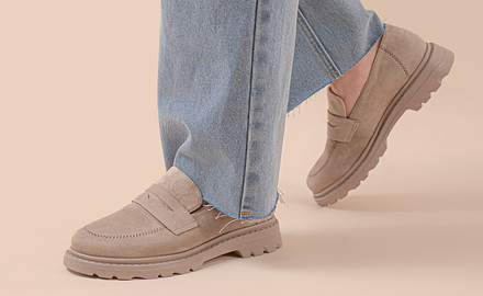 Женские сандалии на шнурках