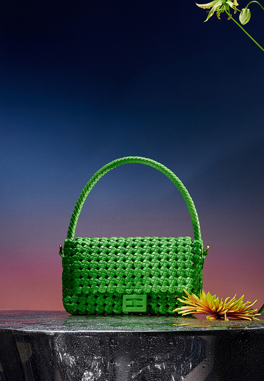 Зеленая женская плетеная сумка