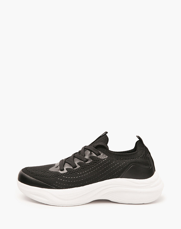 Черные женские кроссовки 3590₽